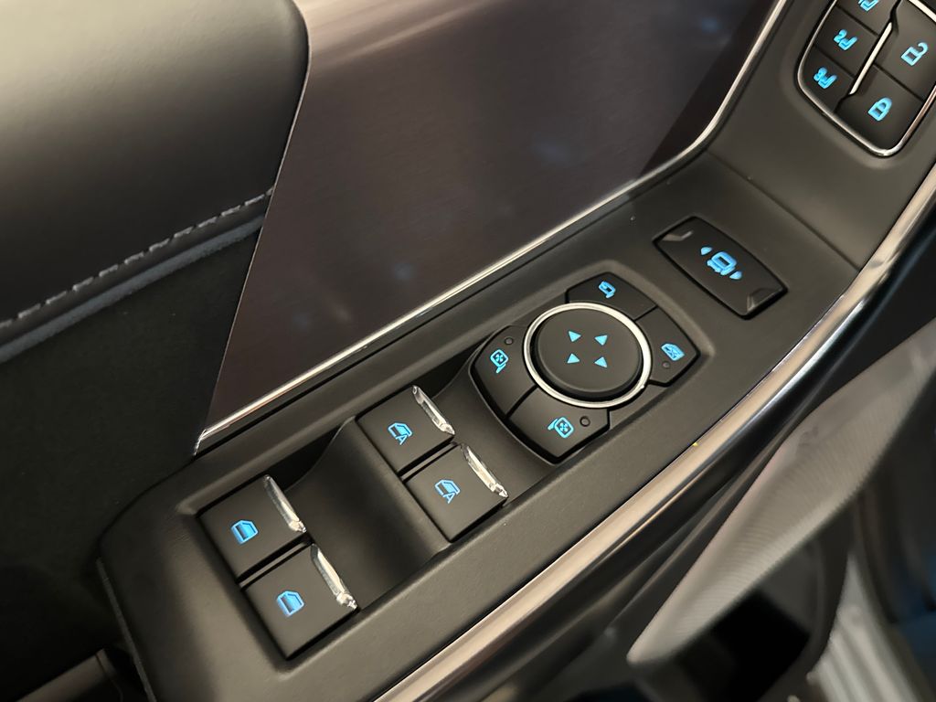 New 2026 Gray Ford Platinum image 25