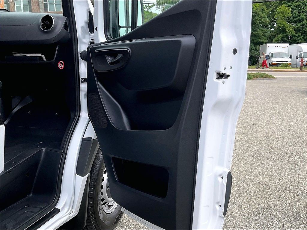 2025 Mercedes-Benz Sprinter 2500 — photo 12