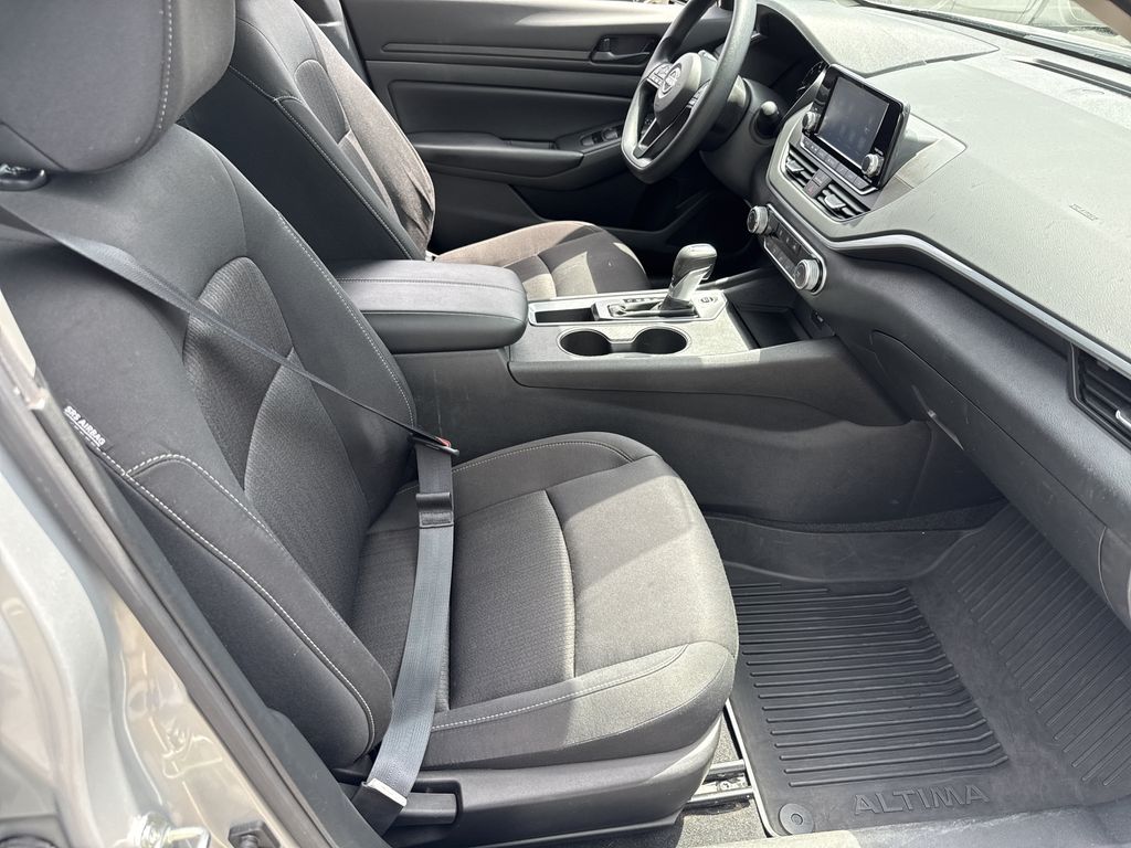 Used 2024 Nissan Altima Sedan