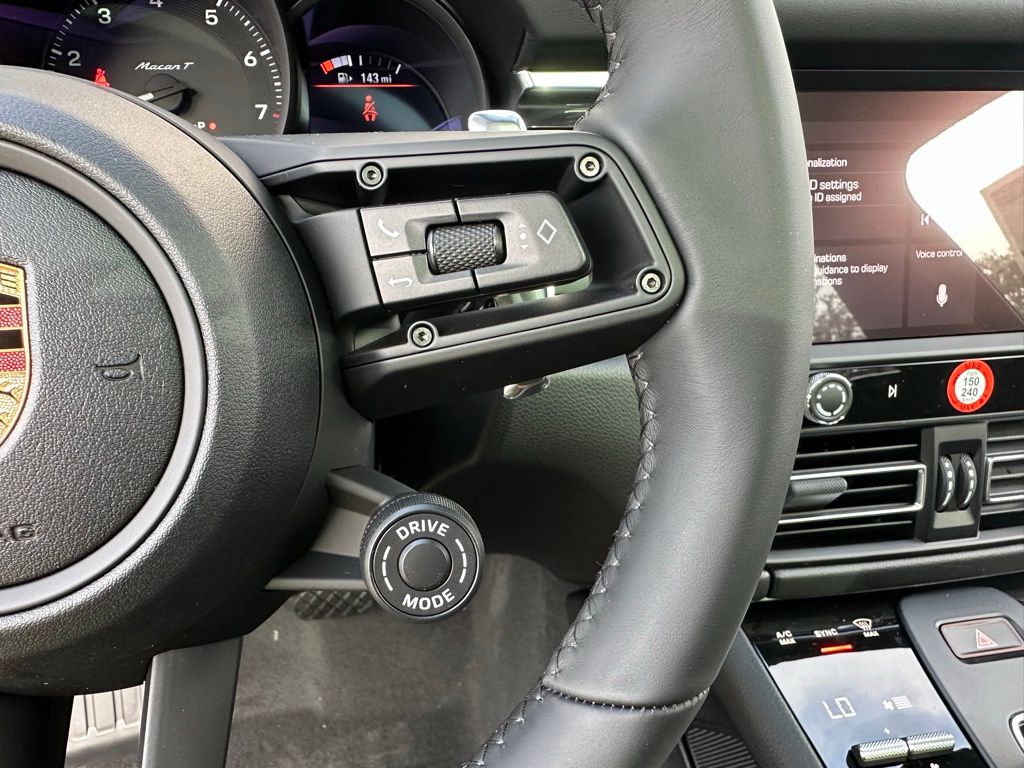 Thumbnail: 2026 Porsche Macan - 17