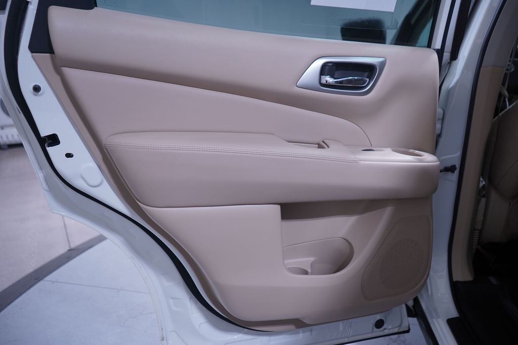 2019 Nissan Pathfinder Platinum 16
