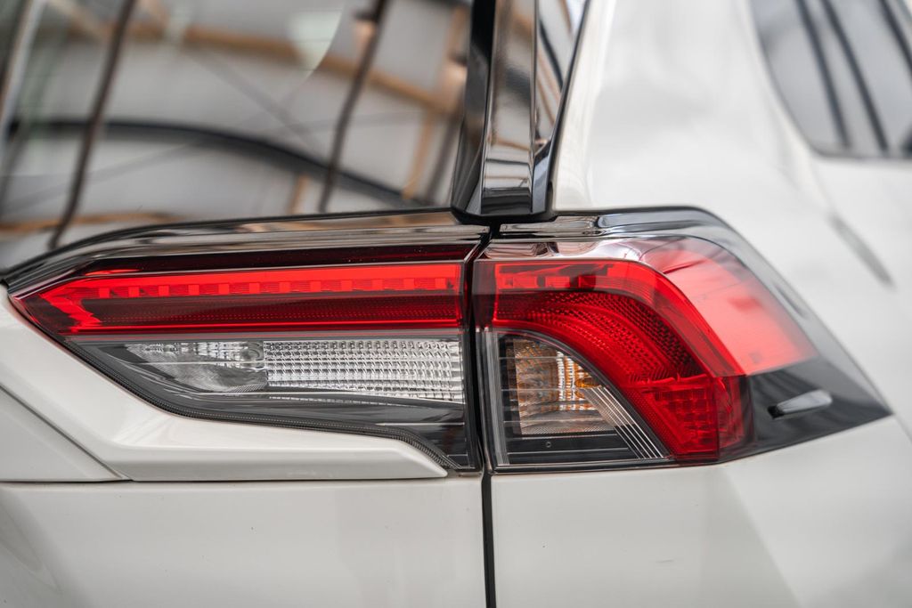 ToyotaRAV4 Hybrid8