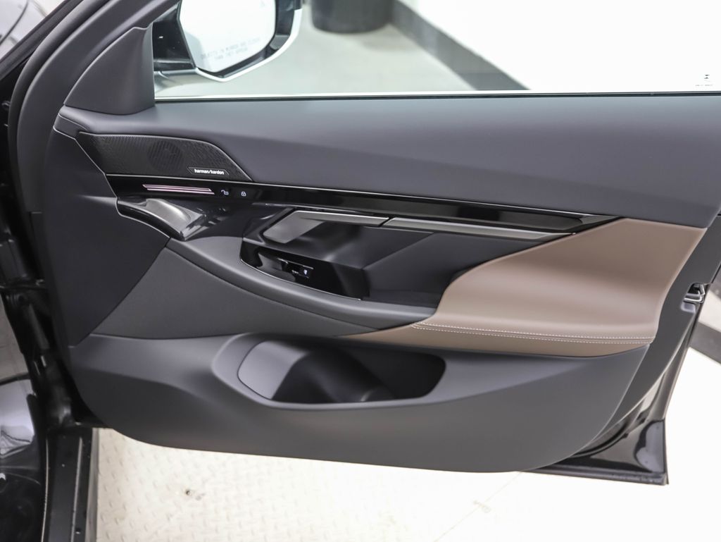 Thumbnail: 2026 BMW 5 Series - 30