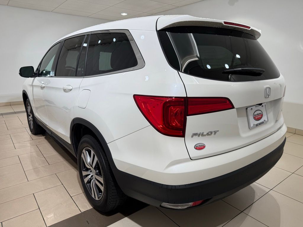 Thumbnail: 2017 Honda Pilot - 3
