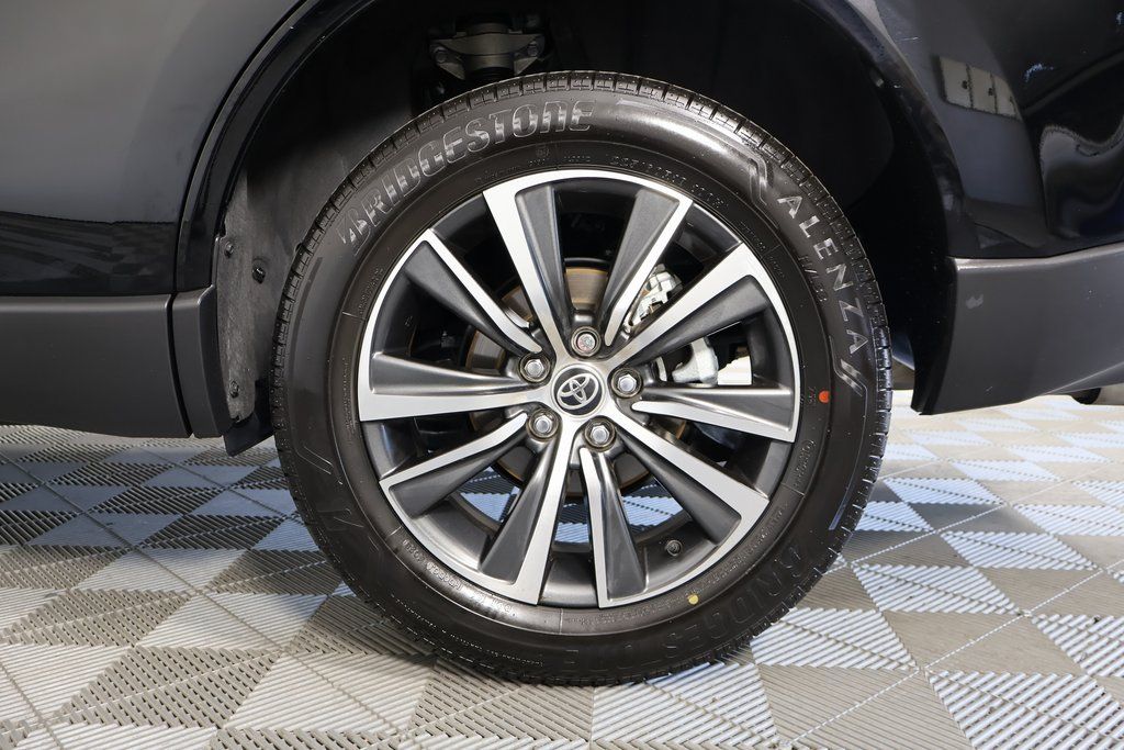 Thumbnail: 2021 Toyota Venza - 16