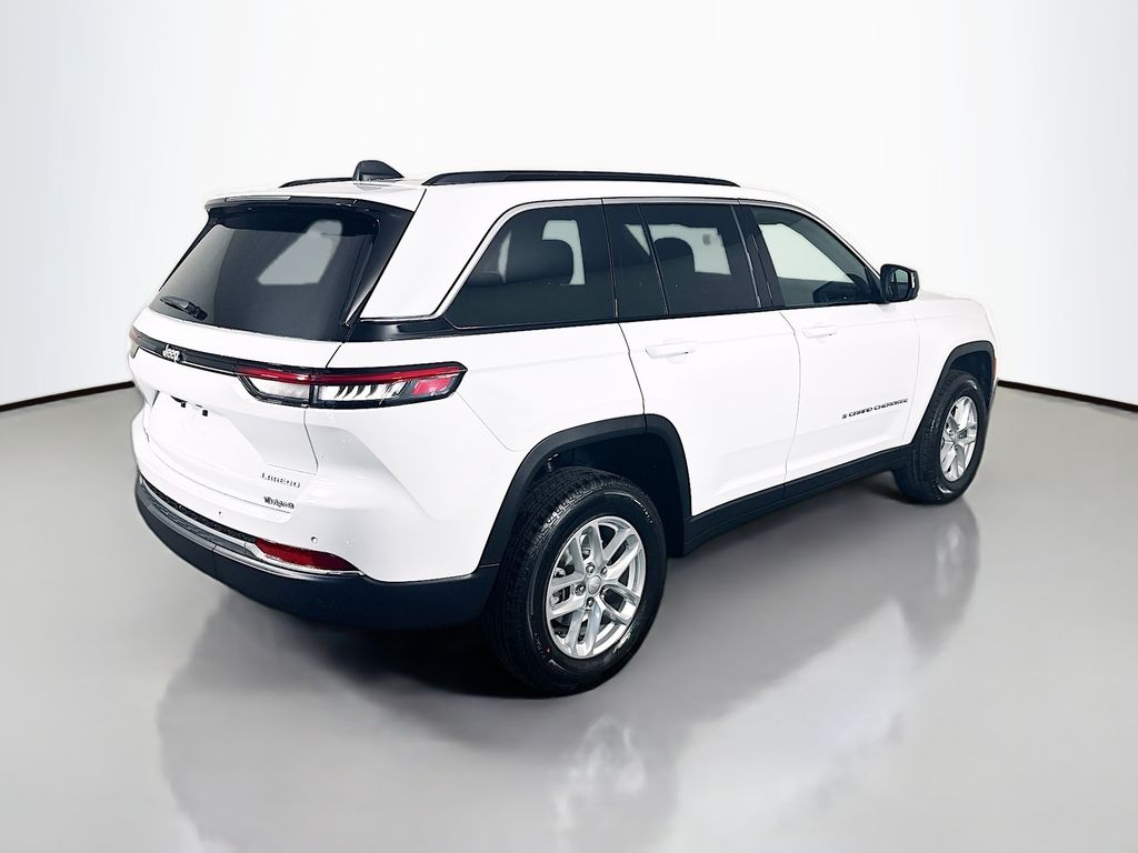 New 2025 White Jeep Laredo X image 7