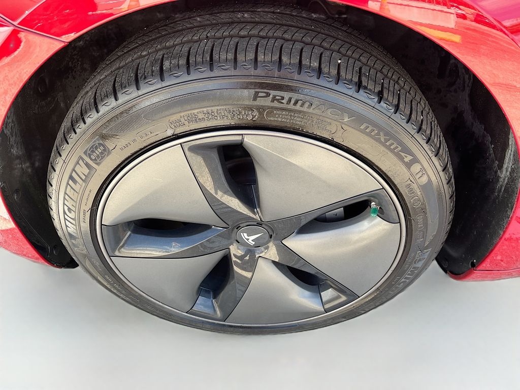 Used 2018 Red Tesla Mid Range image 31