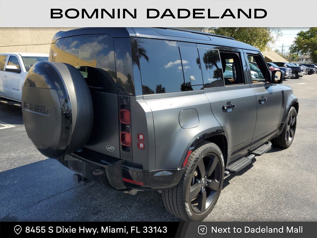 2023 Land Rover Defender 110 X-Dynamic SE photo