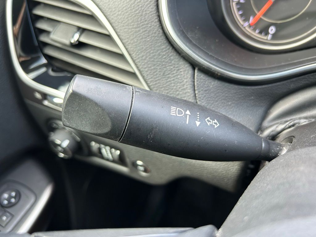 Thumbnail: 2019 Jeep Cherokee - 23