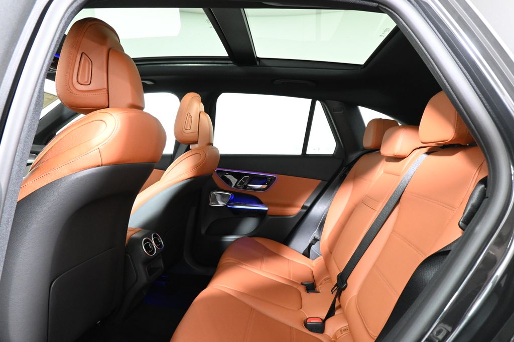 2025 Mercedes-Benz GLC 300 24