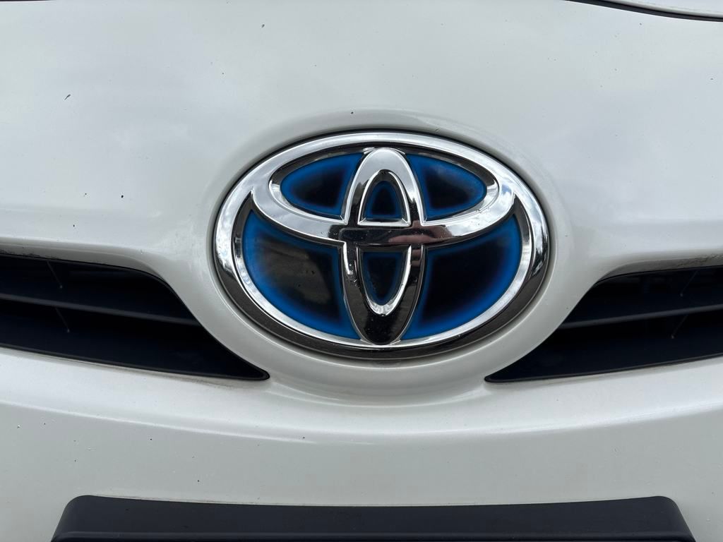 2010 Super White Toyota Prius II FWD Hatchback