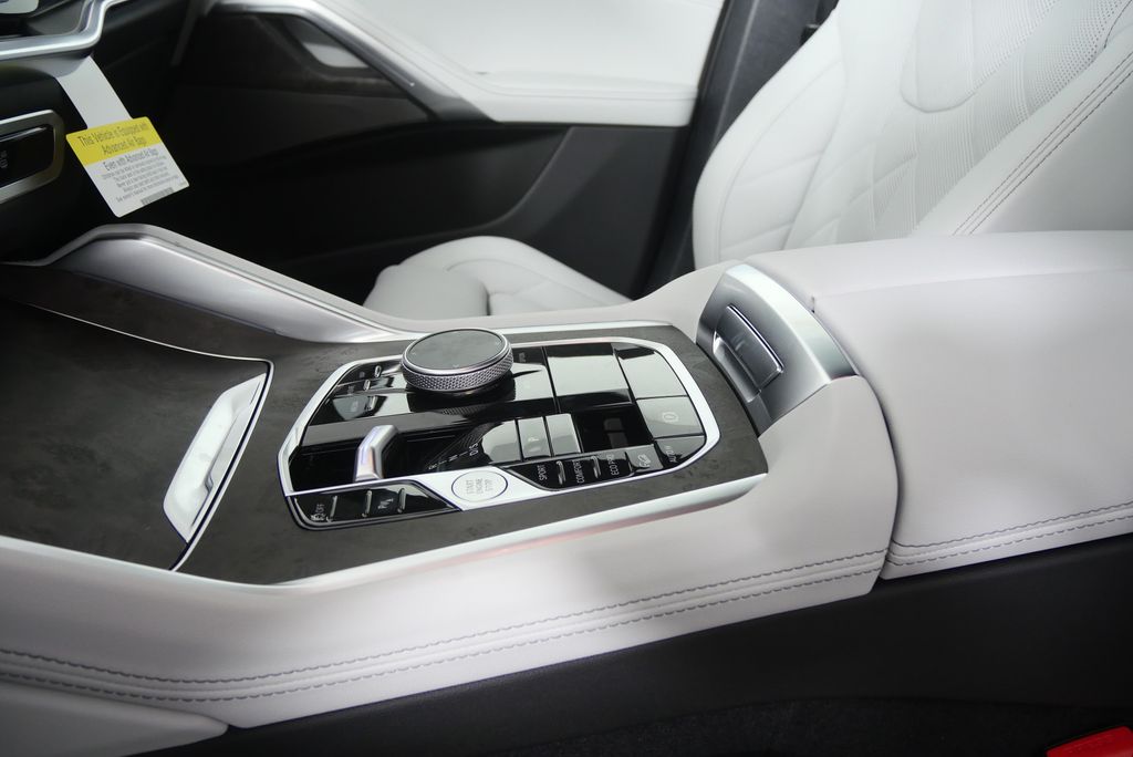 Thumbnail: 2027 BMW X6 - 20