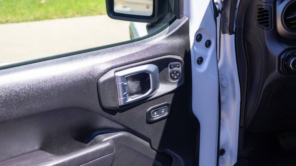 Used 2023 Jeep Gladiator Willys 4D Crew Cab