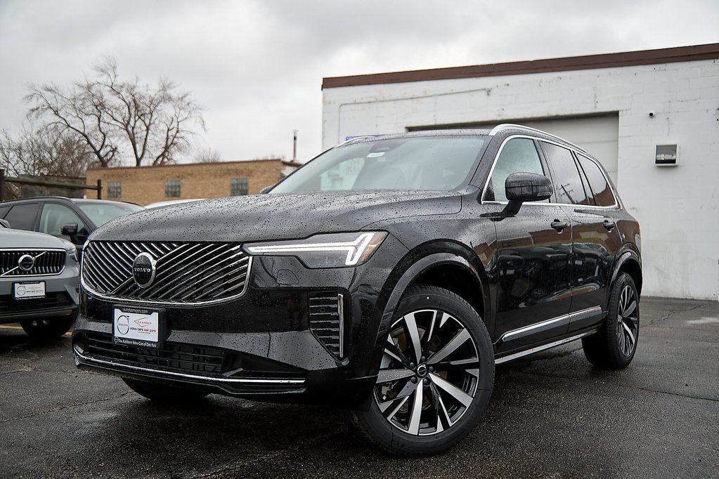 2025 Volvo XC90 B6 Core Bright Theme AWD
