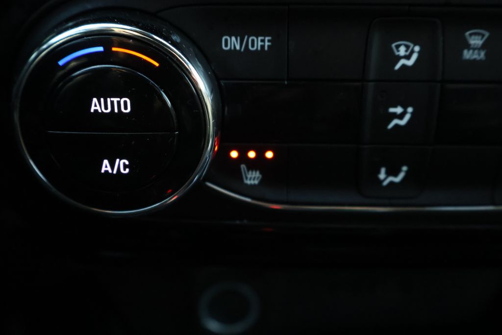 Thumbnail: 2024 Chevrolet Trax - 25