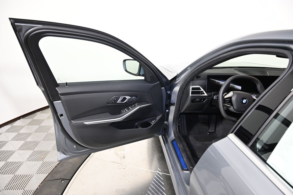 Thumbnail: 2026 BMW 3 Series - 21
