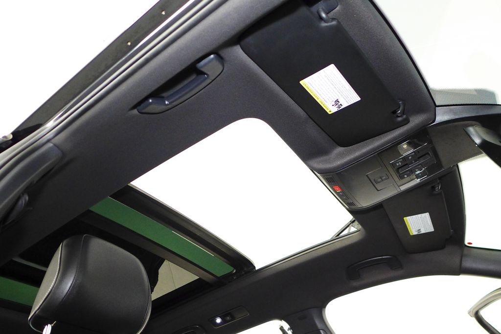 Thumbnail: 2022 Volkswagen Tiguan - 18