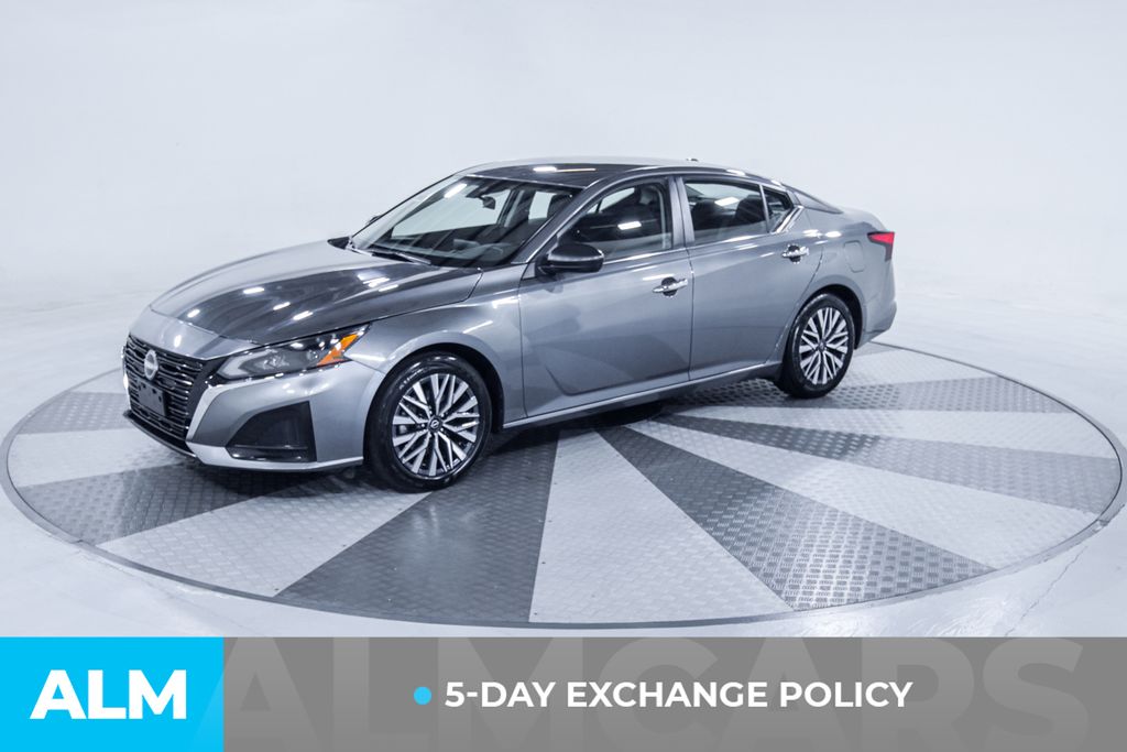 Used 2024 Gray Nissan 2.5 SV image 3
