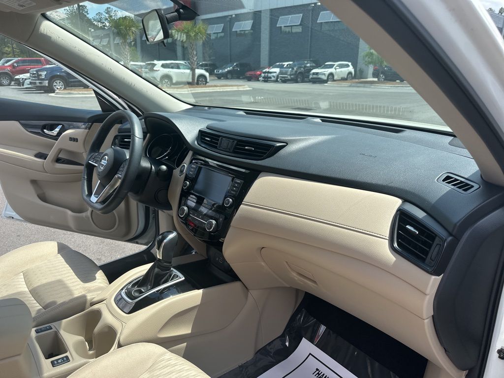 2018 Pearl White Nissan Rogue SV FWD SUV