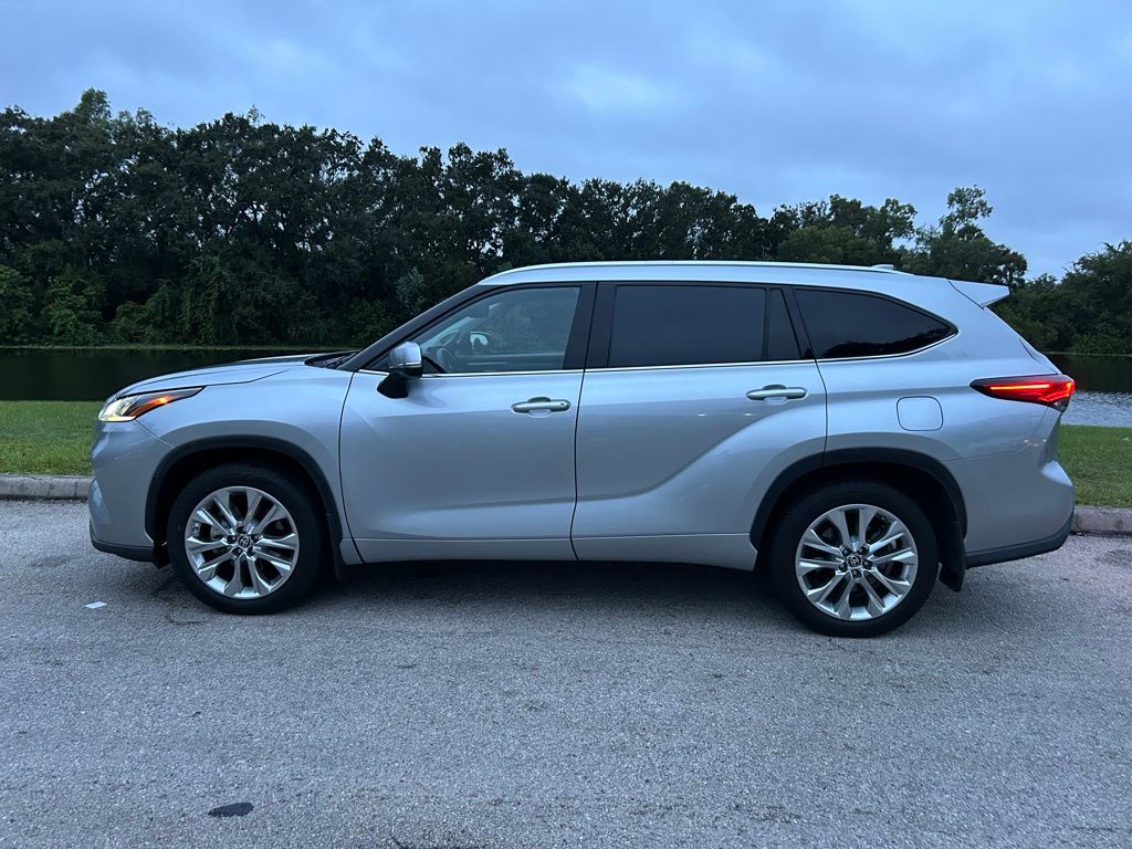 Thumbnail: 2021 Toyota Highlander - 2