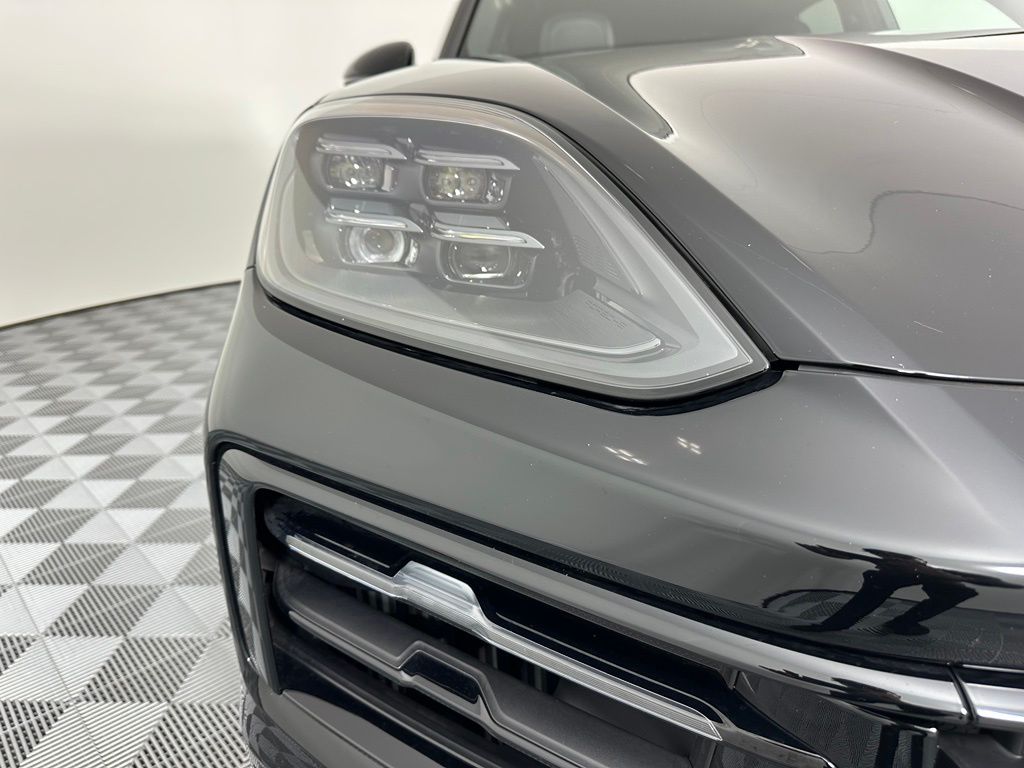 Thumbnail: 2024 Porsche Cayenne - 9