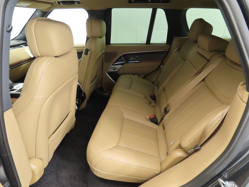 2025 Land Rover Range Rover SE 23