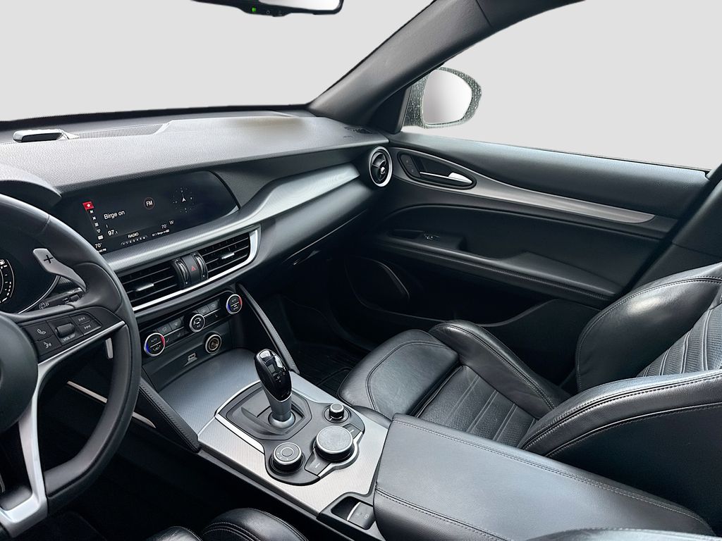 Used 2019  Alfa Romeo Ti image 27