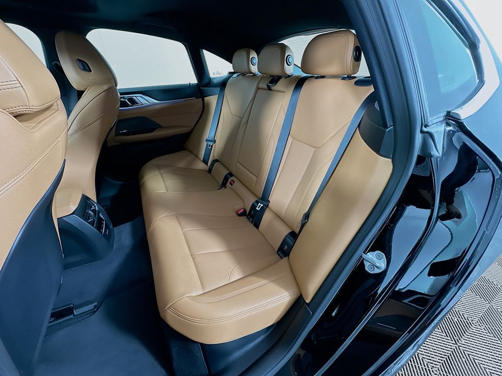 Thumbnail: 2026 BMW i4 - 17