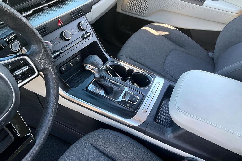 Used 2024 Kia Carnival Van