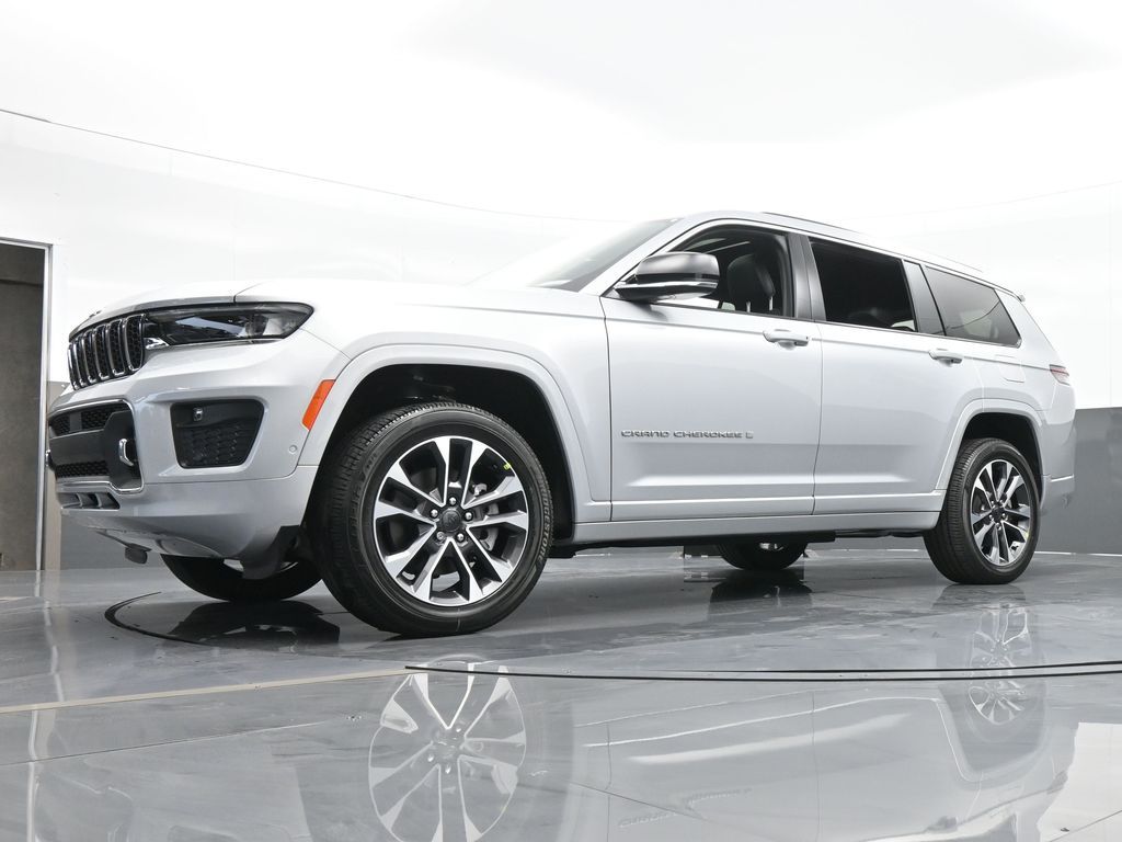 Used 2024 Silver Zynith Jeep Overland image 49