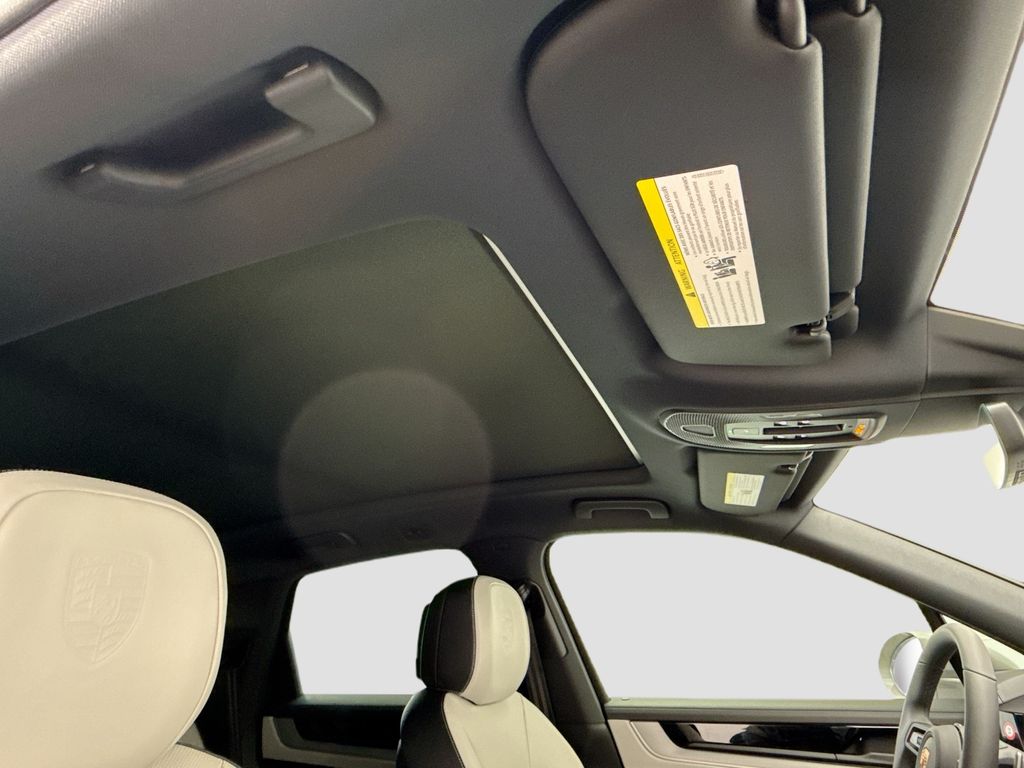 Thumbnail: 2026 Porsche Cayenne - 21