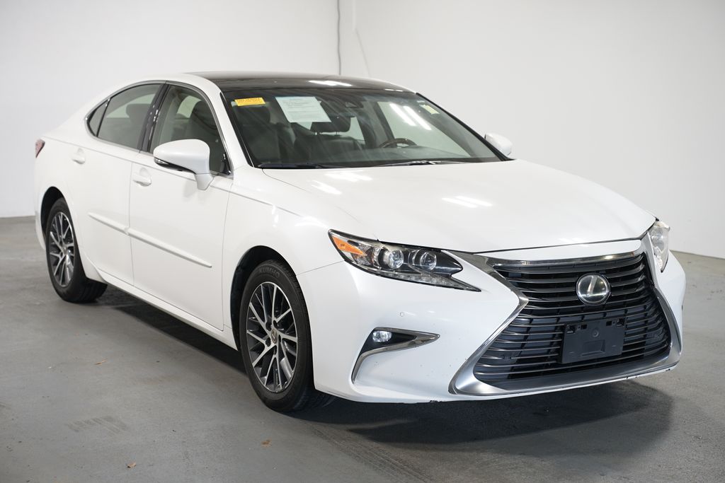 Thumbnail: 2017 Lexus ES - 3