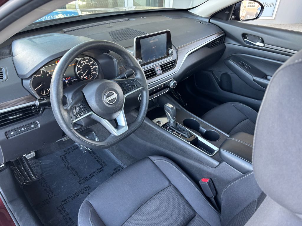 Thumbnail: 2025 Nissan Altima - 9