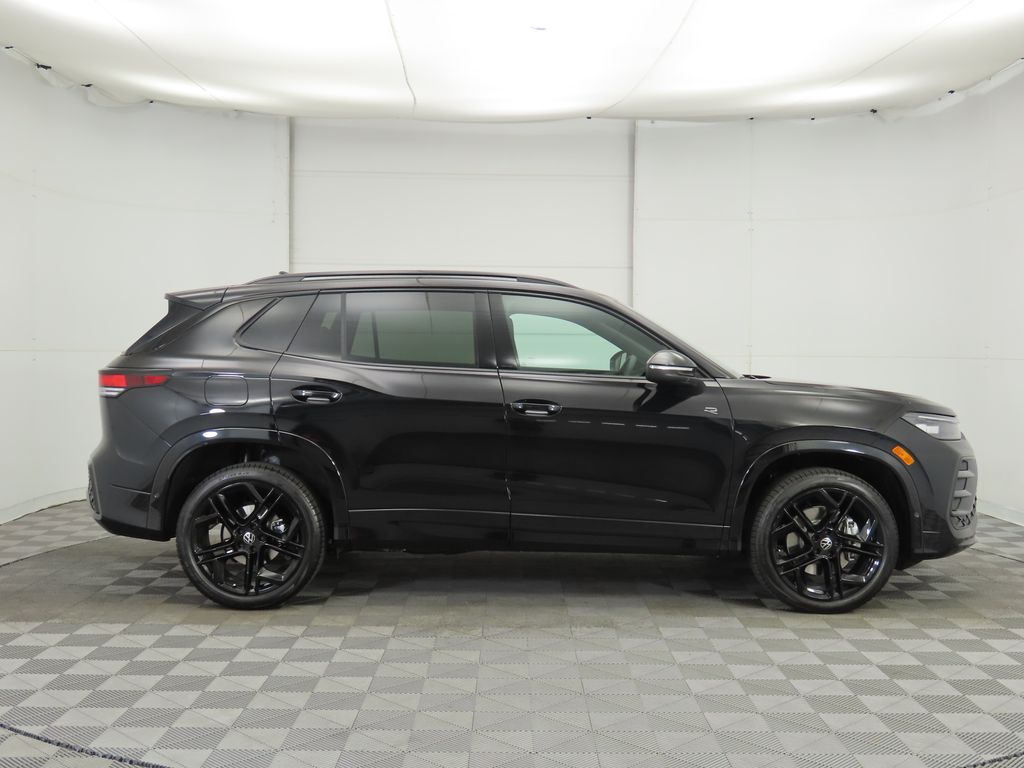 2025 Volkswagen Tiguan SE R-Line Black 5