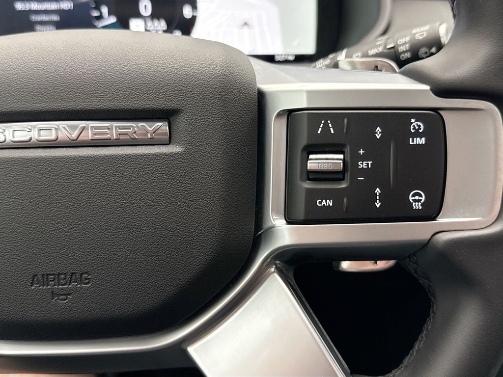 Thumbnail: 2025 Land Rover Discovery - 12