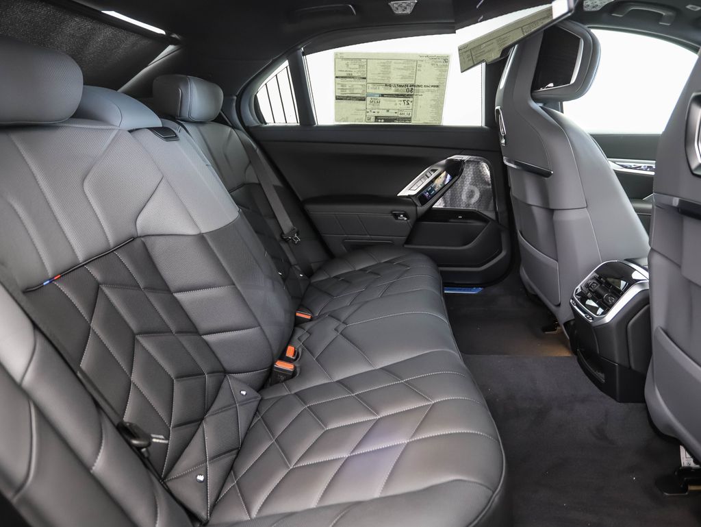 Thumbnail: 2025 BMW 7 Series - 28