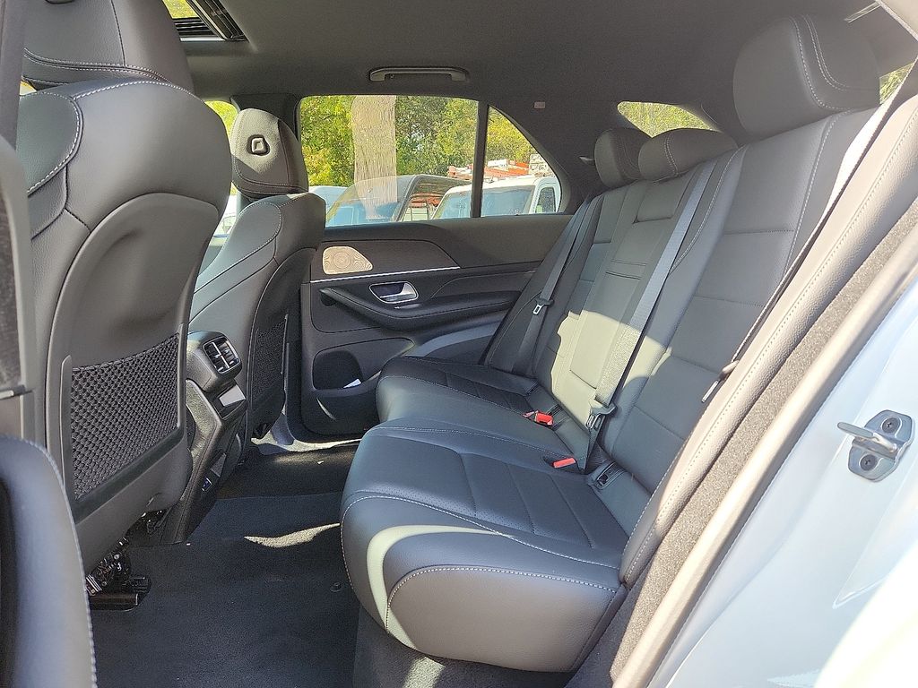 Thumbnail: 2026 Mercedes-Benz GLE - 6