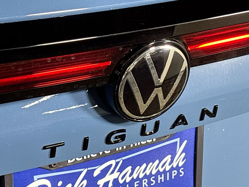 2025 Volkswagen Tiguan 2.0T SE R-Line Black