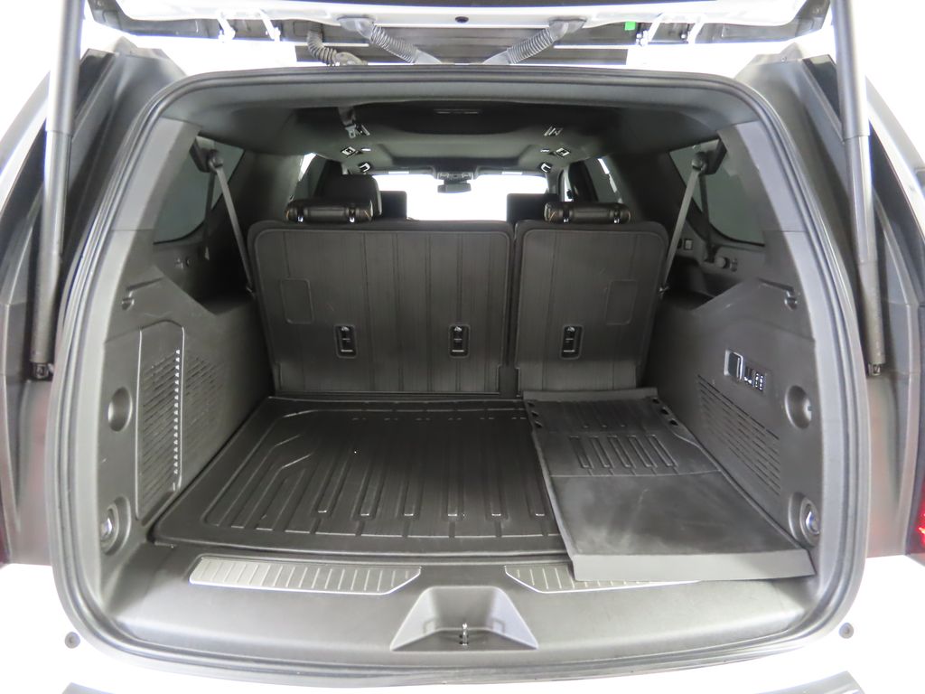 Thumbnail: 2023 GMC Yukon XL - 30