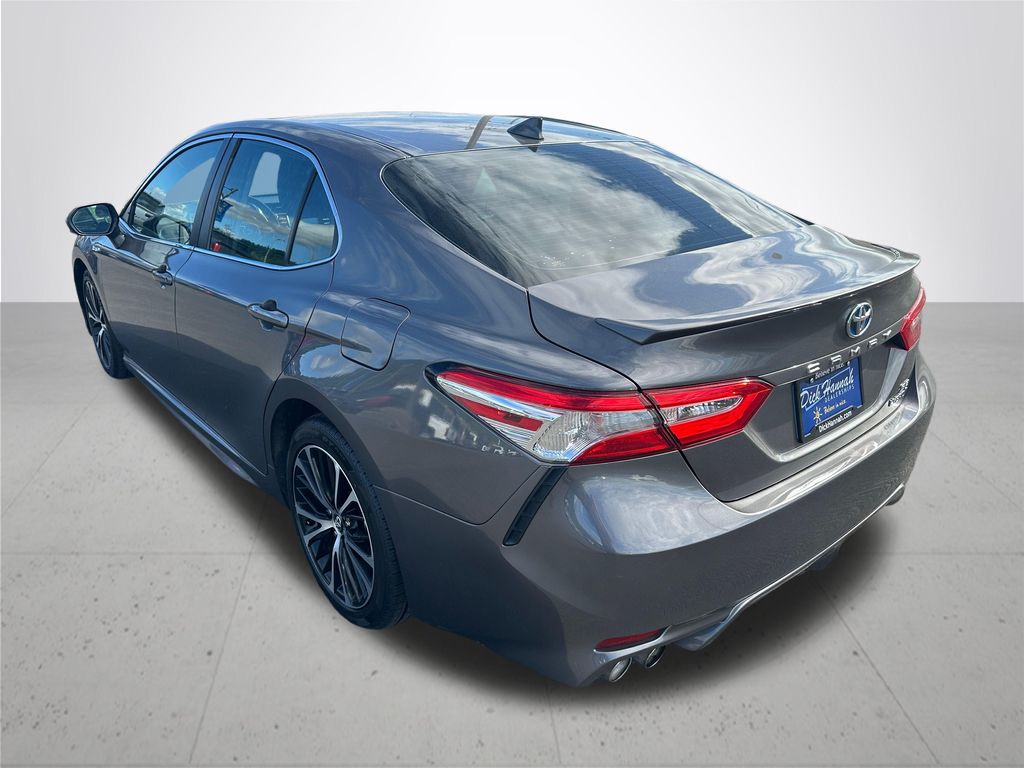 2020 Toyota Camry Hybrid SE