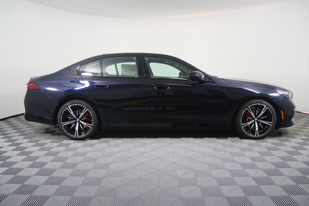 Thumbnail: 2027 BMW 5 Series - 3