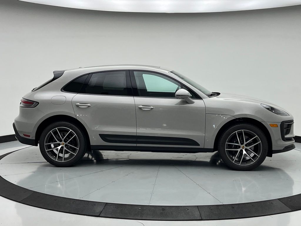 Thumbnail: 2025 Porsche Macan - 10