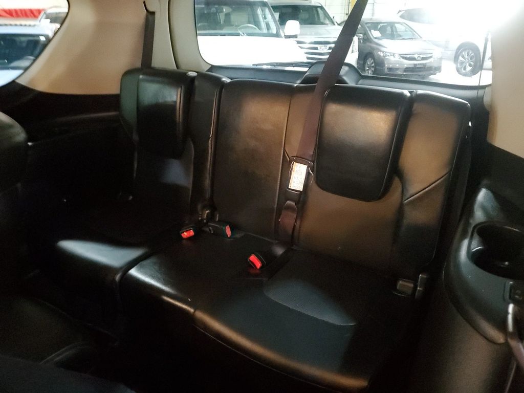 2017 Nissan Armada Platinum photo