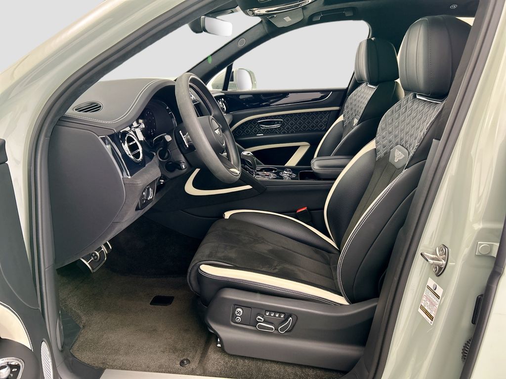 Thumbnail: 2023 Bentley Bentayga - 18