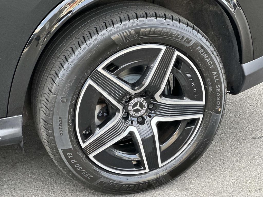 Thumbnail: 2024 Mercedes-Benz GLC - 16