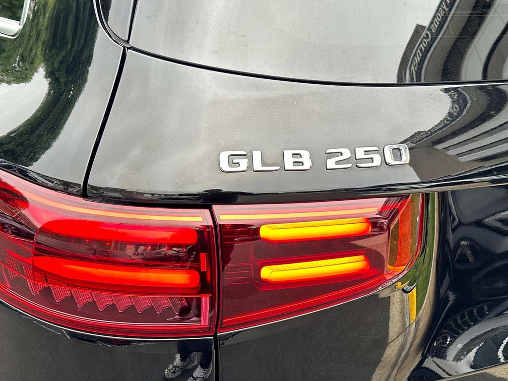 Thumbnail: 2024 Mercedes-Benz GLB - 9
