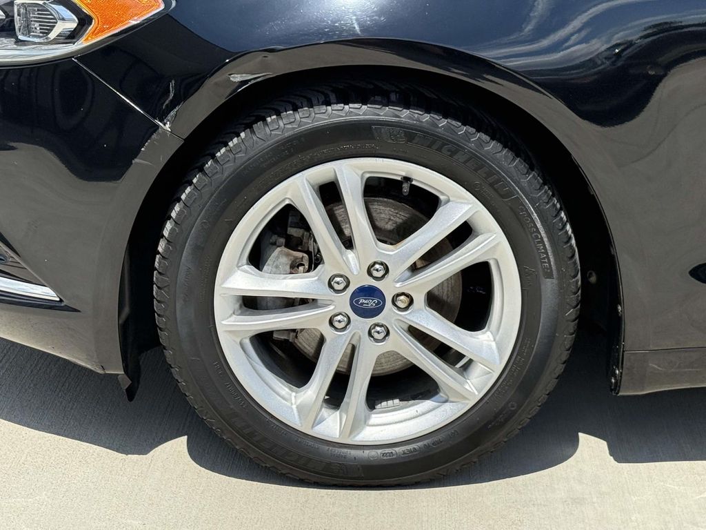Used 2018 Black Ford SE image 12