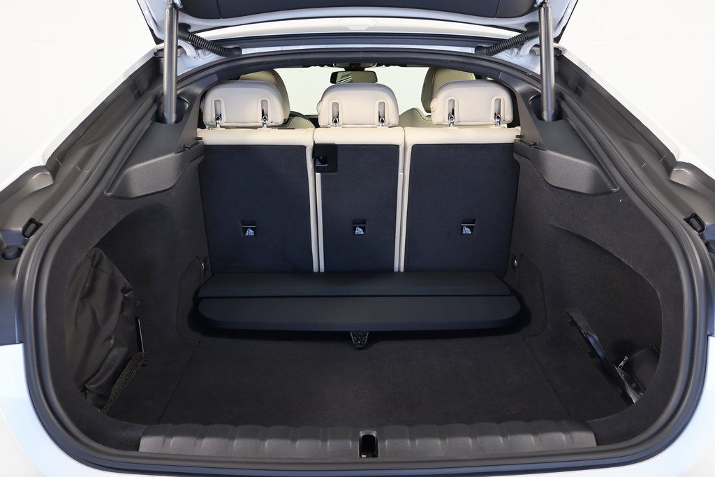 Thumbnail: 2026 BMW i4 - 8