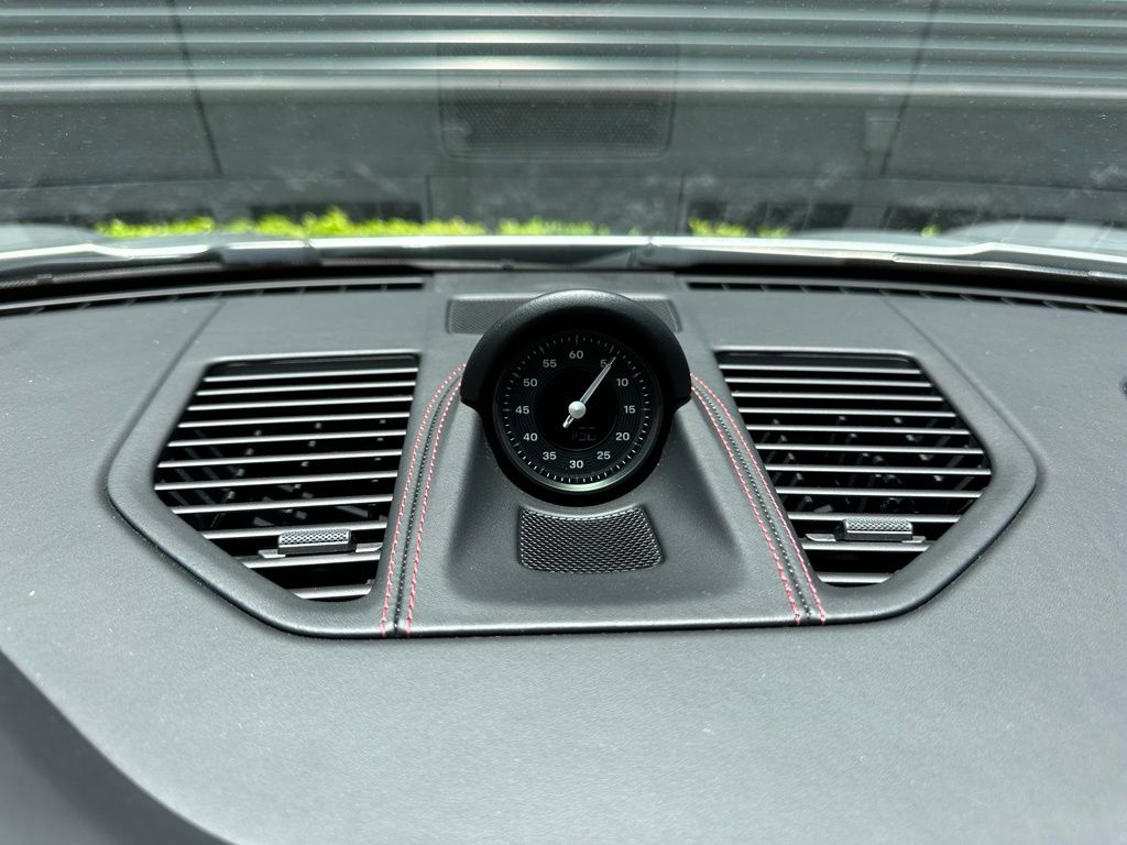 Thumbnail: 2025 Porsche 911 - 31