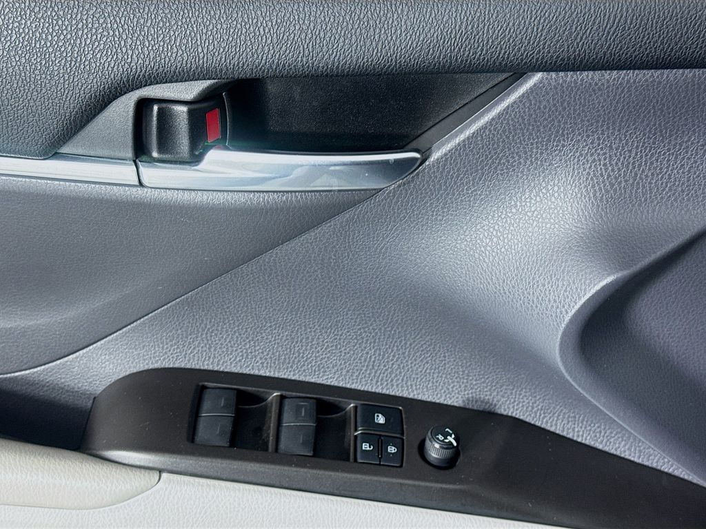 Used Car 2022 Toyota Camry Hybrid  Le For Sale Under $25,000 In Austin, Texas